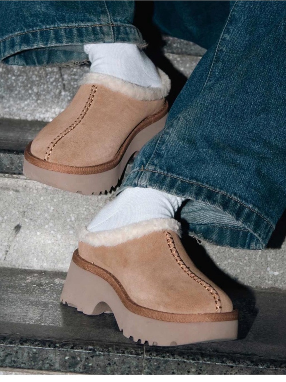 UGG New Heights Cozy Clogs Taupe Suede Shearling Platform Size 8 NWOB